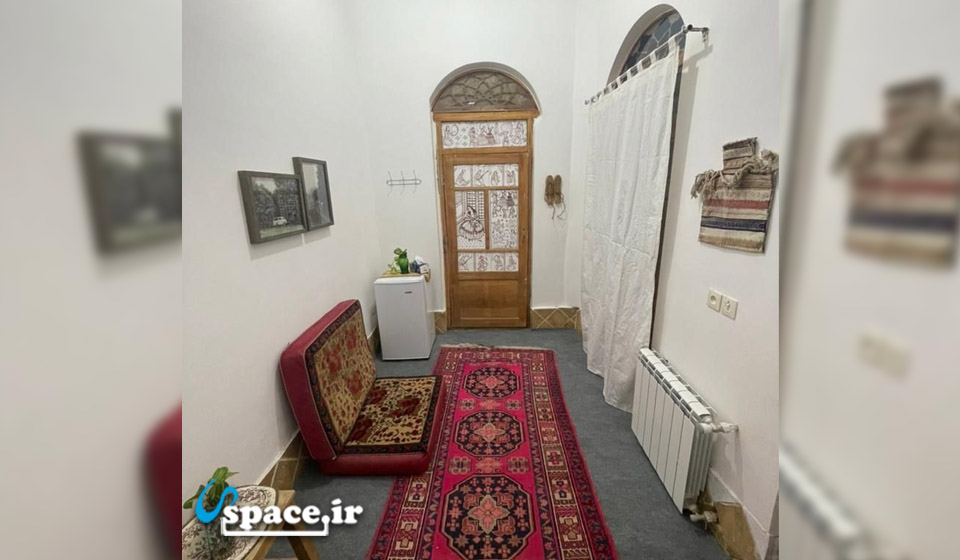 نمای داخلی اتاق بادگیر اقامتگاه سنتی خانه ی ما - کرمان
