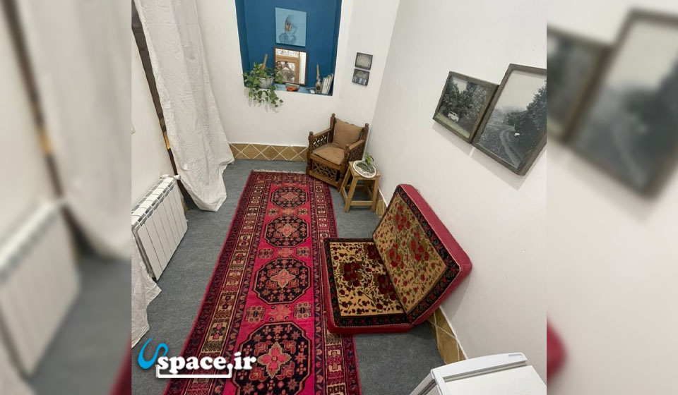نمای داخلی اتاق بادگیر اقامتگاه سنتی خانه ما - کرمان