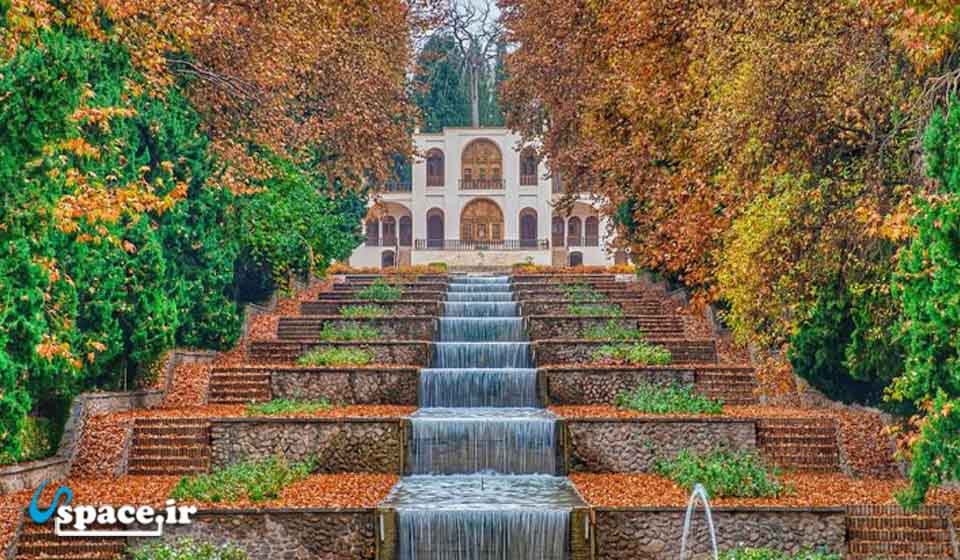 باغ شاهزاده ماهان در فاصله 38 کیلومتری اقامتگاه سنتی خانه ی ما - کرمان